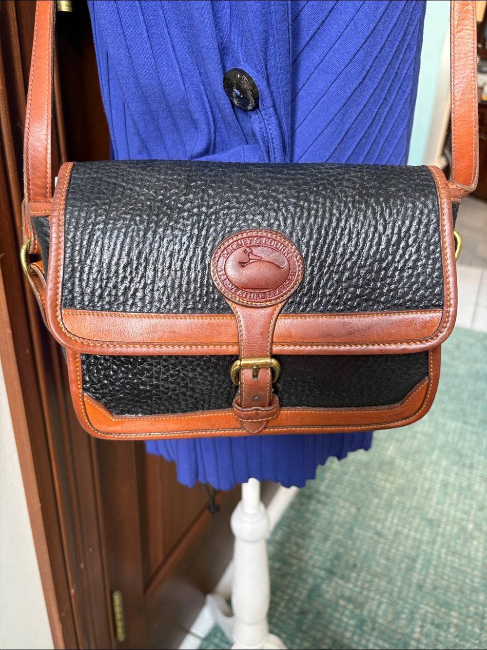 Dooney & Bourke All weather Leather Crossbody bag  thick leather black/brown EUC